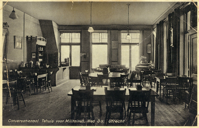 711681 Prentbriefkaart, met een foto van de conversatiezaal van het Tehuis voor Militairen, Wed 3a te Utrecht.